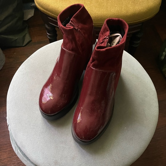 Patient burgundy ankles boot NWO tag. - Picture 4 of 8